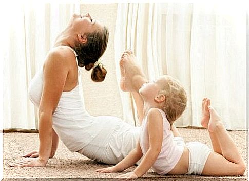 Know the 12 benefits of having your children practice yoga for children