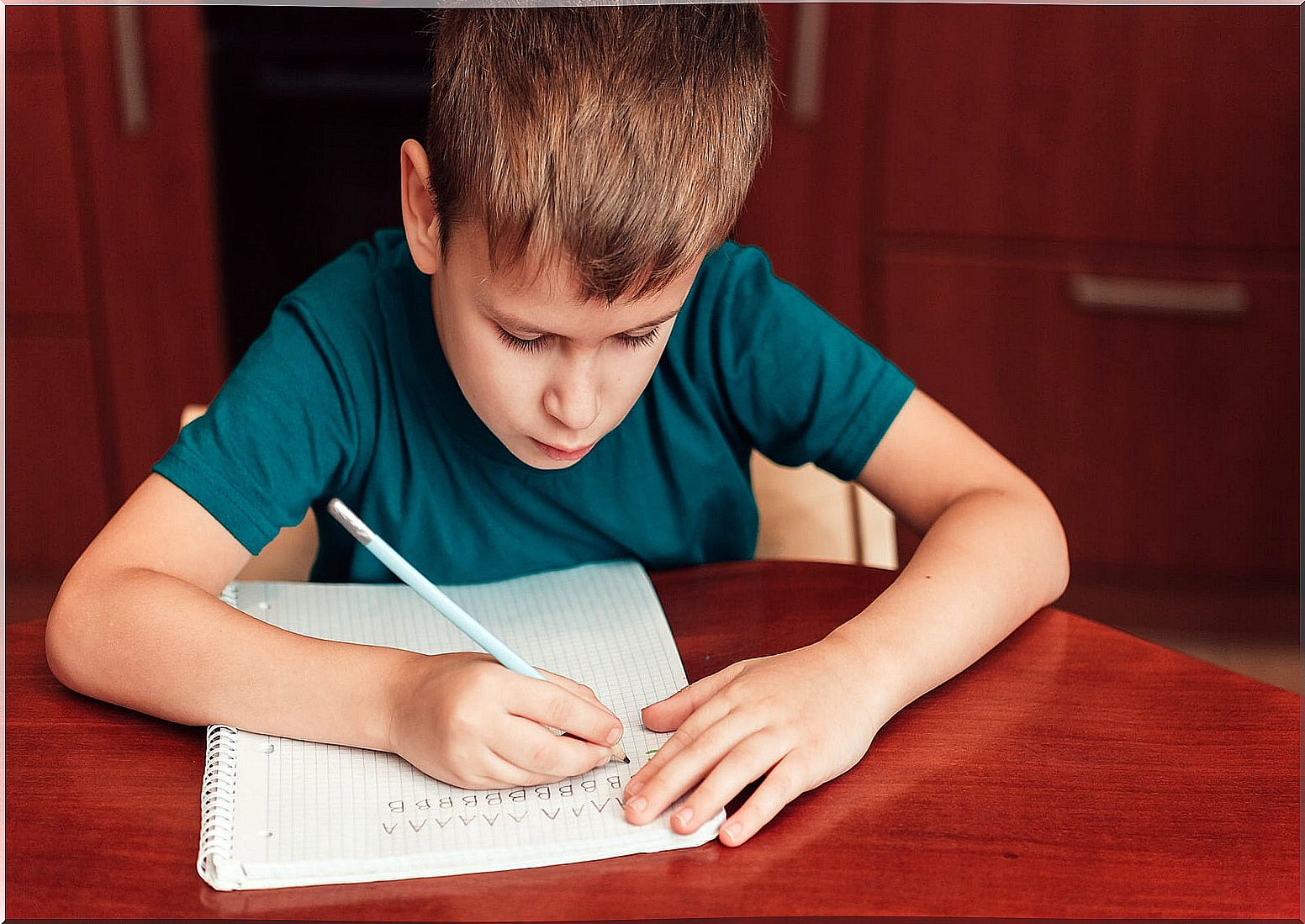 Writing by hand makes children smarter