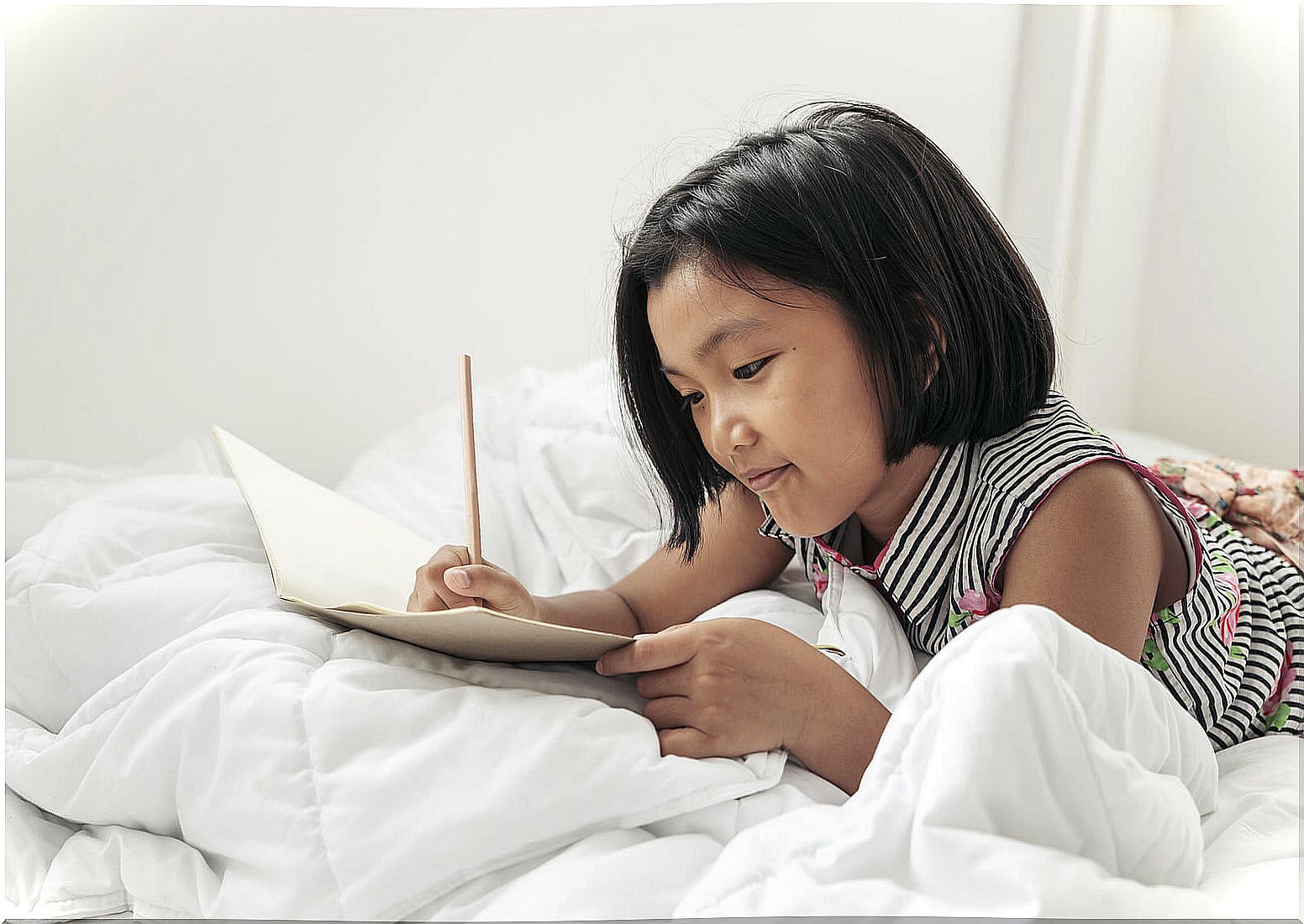 Little girl learning to write by hand because it makes children smarter.