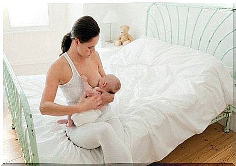 How long should the baby sleep before feeding?