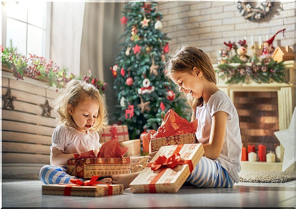 How many gifts should children get for Christmas?