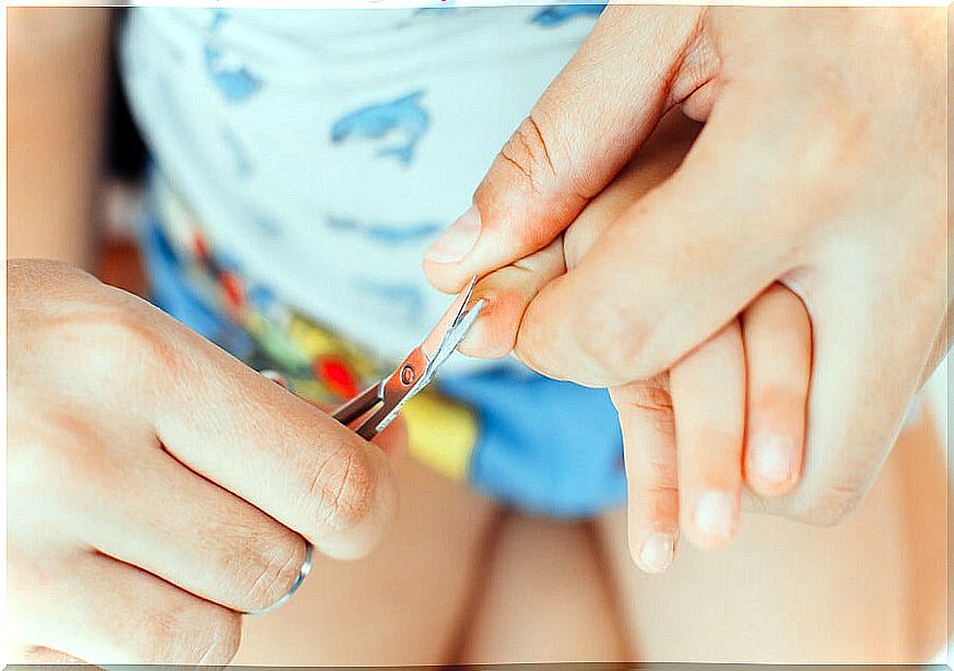 4 tricks to cut children's nails