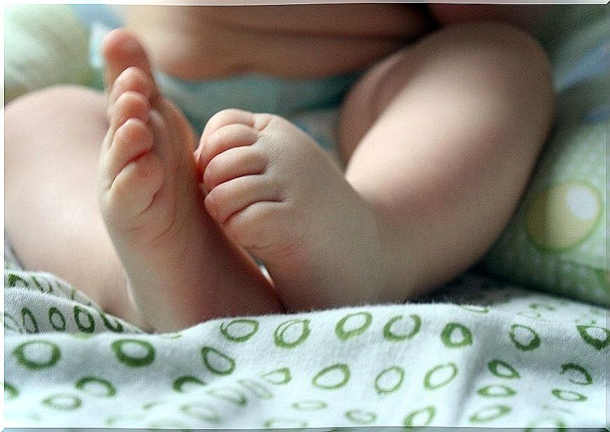 My child walks with his feet inward, what should I do?