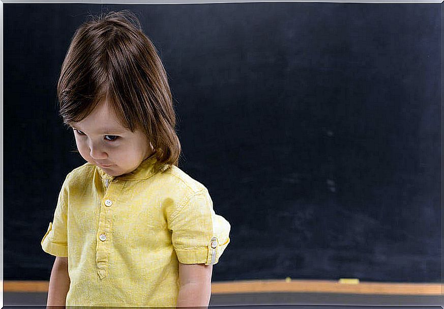 Shyness during childhood: how to deal with it?